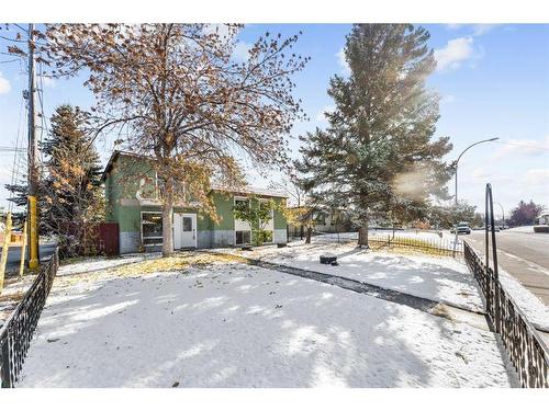 3108 39 Street Se, Calgary, AB - Outdoor