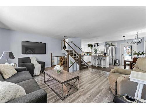 3108 39 Street Se, Calgary, AB - Indoor Photo Showing Living Room