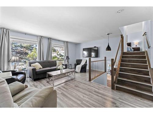 3108 39 Street Se, Calgary, AB - Indoor Photo Showing Living Room