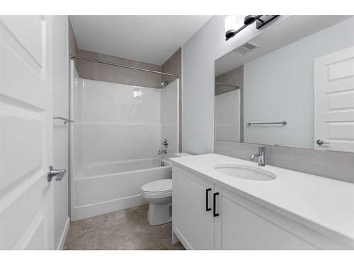 834 Bayview Terrace Sw, Airdrie, AB - Indoor Photo Showing Bathroom