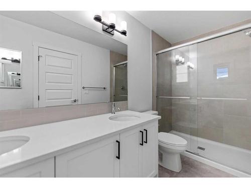 834 Bayview Terrace Sw, Airdrie, AB - Indoor Photo Showing Bathroom