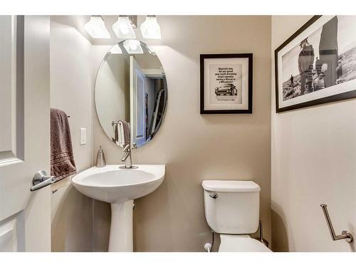 34 Aspen Hills Green Sw, Calgary, AB - Indoor Photo Showing Bathroom