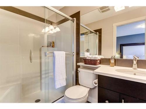 34 Aspen Hills Green Sw, Calgary, AB - Indoor Photo Showing Bathroom