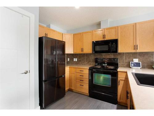 106-800 Yankee Valley Boulevard Se, Airdrie, AB - Indoor Photo Showing Kitchen