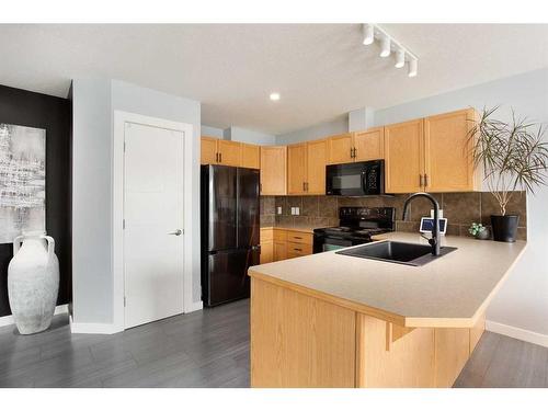 106-800 Yankee Valley Boulevard Se, Airdrie, AB - Indoor Photo Showing Kitchen