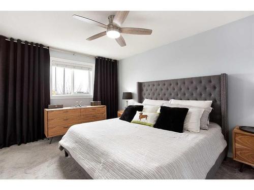 106-800 Yankee Valley Boulevard Se, Airdrie, AB - Indoor Photo Showing Bedroom