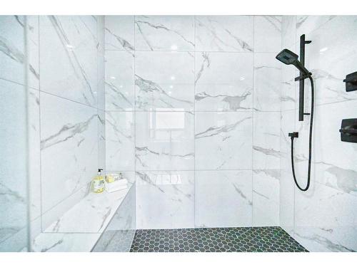 941 West Chestermere Drive, Chestermere, AB - Indoor Photo Showing Bathroom