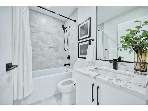 941 West Chestermere Drive, Chestermere, AB - Indoor Photo Showing Bathroom