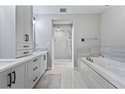 56 Legacy Bay Se, Calgary, AB - Indoor Photo Showing Bathroom