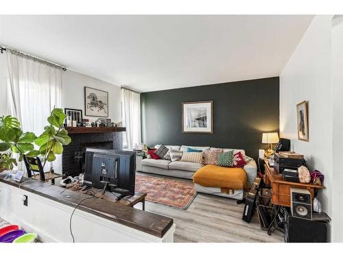 395 Millrise Drive Sw, Calgary, AB - Indoor Photo Showing Living Room