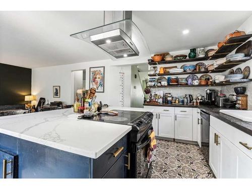 395 Millrise Drive Sw, Calgary, AB - Indoor Photo Showing Kitchen