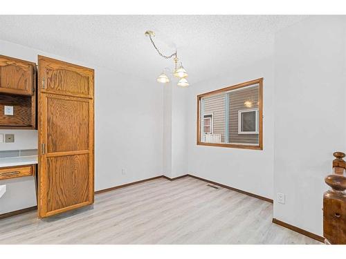 211 Sandstone Drive Nw, Calgary, AB - Indoor Photo Showing Other Room