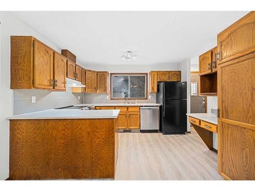 211 Sandstone Drive Nw, Calgary, AB - Indoor Photo Showing Kitchen