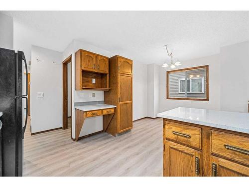 211 Sandstone Drive Nw, Calgary, AB - Indoor Photo Showing Kitchen