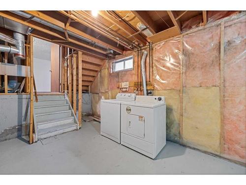 211 Sandstone Drive Nw, Calgary, AB - Indoor Photo Showing Laundry Room