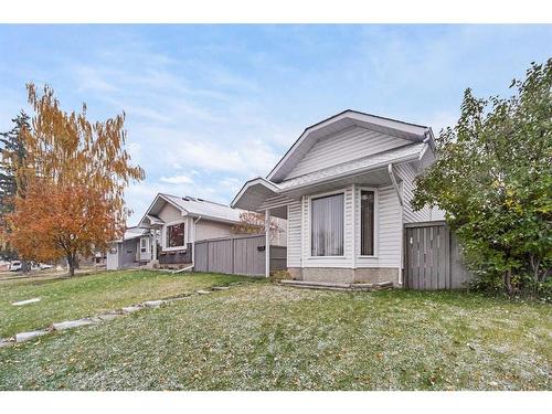 211 Sandstone Drive Nw, Calgary, AB - Outdoor