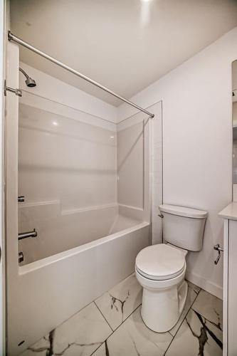 3405-111 Wolf Creek Drive Se, Calgary, AB - Indoor Photo Showing Bathroom