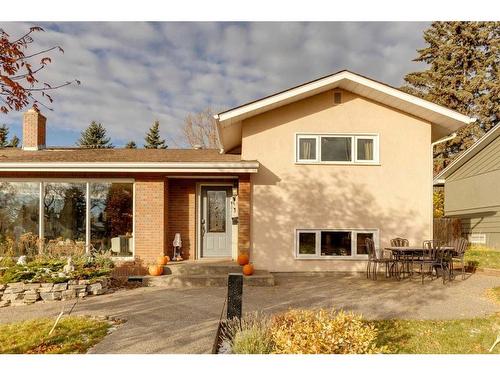 219 Wildwood Drive Sw, Calgary, AB - Outdoor