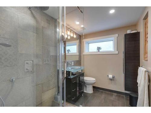 219 Wildwood Drive Sw, Calgary, AB - Indoor Photo Showing Bathroom