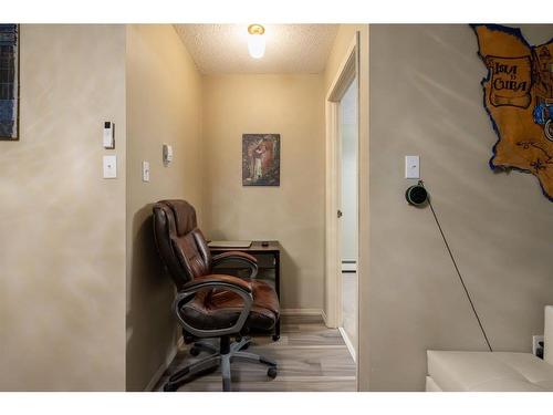 631-11620 Elbow Drive Sw, Calgary, AB - Indoor Photo Showing Other Room