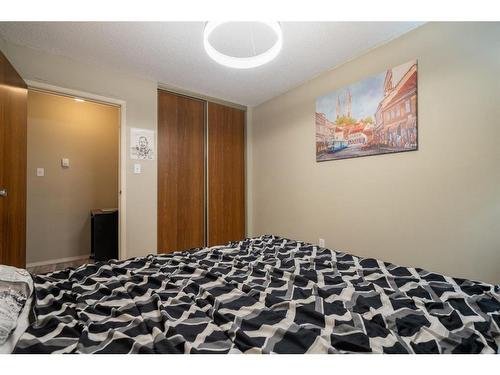 631-11620 Elbow Drive Sw, Calgary, AB - Indoor Photo Showing Bedroom