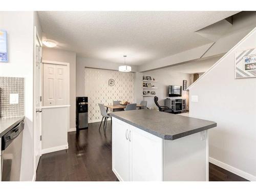 1233 New Brighton Drive Se, Calgary, AB - Indoor Photo Showing Kitchen