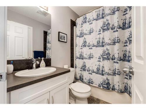 1233 New Brighton Drive Se, Calgary, AB - Indoor Photo Showing Bathroom