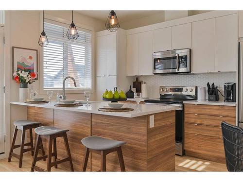 911-10060 46 Street Ne, Calgary, AB - Indoor Photo Showing Kitchen With Upgraded Kitchen