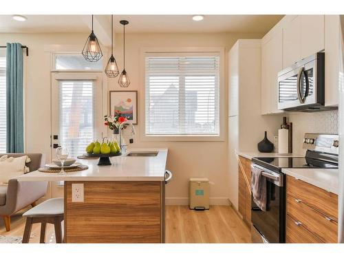 911-10060 46 Street Ne, Calgary, AB - Indoor Photo Showing Kitchen