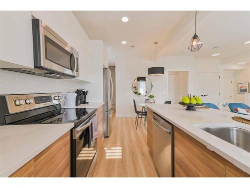 911-10060 46 Street Ne, Calgary, AB - Indoor Photo Showing Kitchen With Stainless Steel Kitchen With Upgraded Kitchen