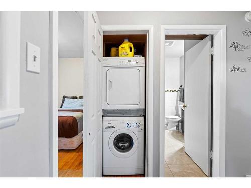 5607 Thorndale Place Nw, Calgary, AB - Indoor Photo Showing Laundry Room