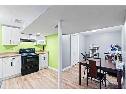 5607 Thorndale Place Nw, Calgary, AB - Indoor Photo Showing Other Room