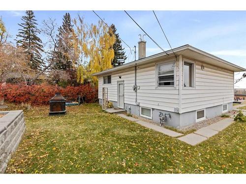 5607 Thorndale Place Nw, Calgary, AB - Outdoor