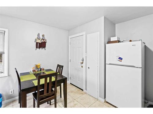 5607 Thorndale Place Nw, Calgary, AB - Indoor Photo Showing Dining Room