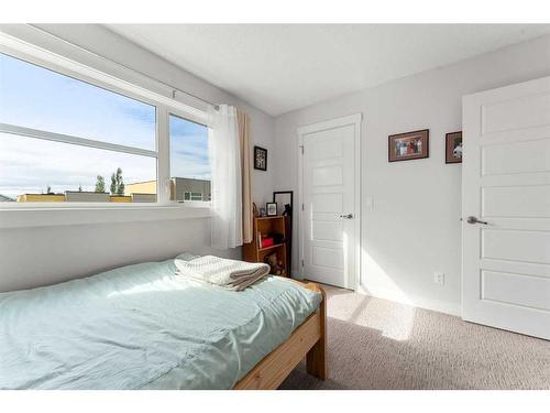 427 Covecreek Circle Ne, Calgary, AB - Indoor Photo Showing Bedroom