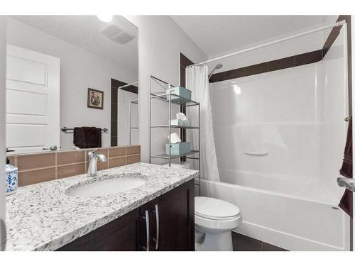 427 Covecreek Circle Ne, Calgary, AB - Indoor Photo Showing Bathroom