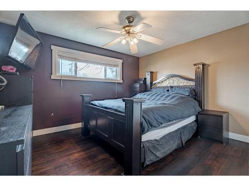 9028 Fairmount Drive Se, Calgary, AB - Indoor Photo Showing Bedroom