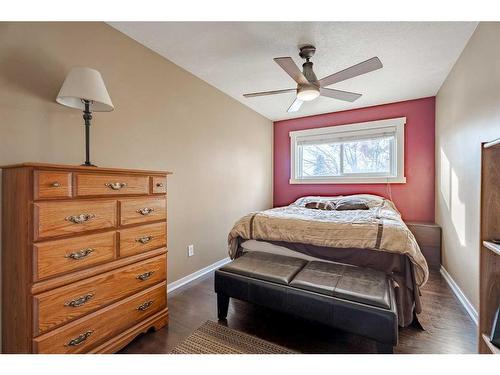 9028 Fairmount Drive Se, Calgary, AB - Indoor Photo Showing Bedroom