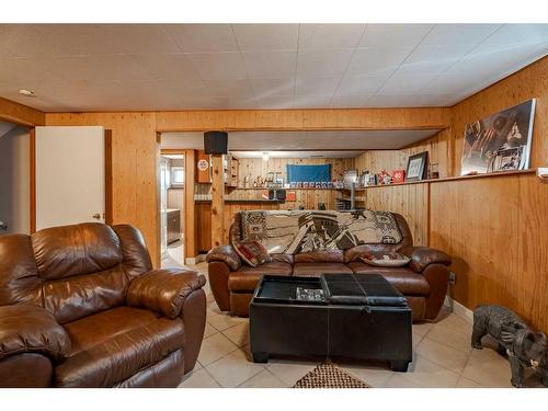 9028 Fairmount Drive Se, Calgary, AB - Indoor Photo Showing Living Room