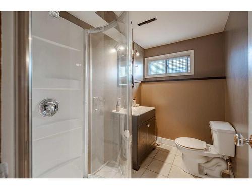 9028 Fairmount Drive Se, Calgary, AB - Indoor Photo Showing Bathroom