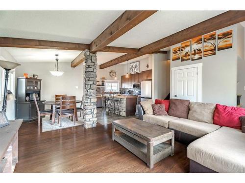 9028 Fairmount Drive Se, Calgary, AB - Indoor Photo Showing Living Room