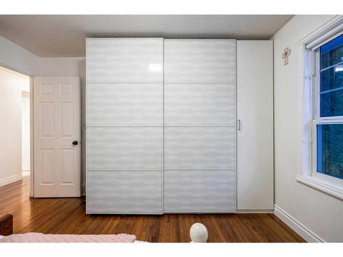 1131 Lake Bonavista Drive Se, Calgary, AB - Indoor Photo Showing Other Room