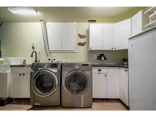 1131 Lake Bonavista Drive Se, Calgary, AB - Indoor Photo Showing Laundry Room