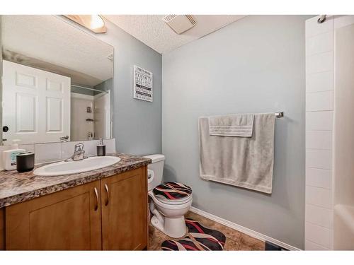 2105-700 Willowbrook Road Nw, Airdrie, AB - Indoor Photo Showing Bathroom