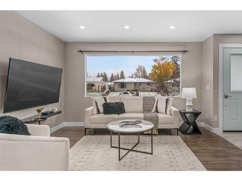 363 Acadia Drive Se, Calgary, AB - Indoor Photo Showing Living Room