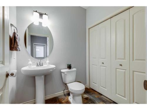 2587 Reunion Square Nw, Airdrie, AB - Indoor Photo Showing Bathroom