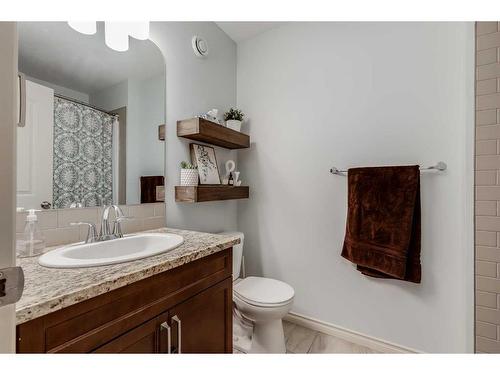 2587 Reunion Square Nw, Airdrie, AB - Indoor Photo Showing Bathroom