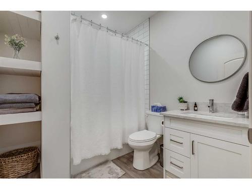 2587 Reunion Square Nw, Airdrie, AB - Indoor Photo Showing Bathroom