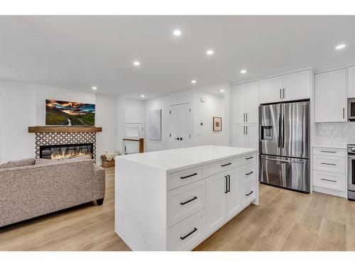 4216 Chippewa Road Nw, Calgary, AB - Indoor Photo Showing Kitchen With Stainless Steel Kitchen With Upgraded Kitchen