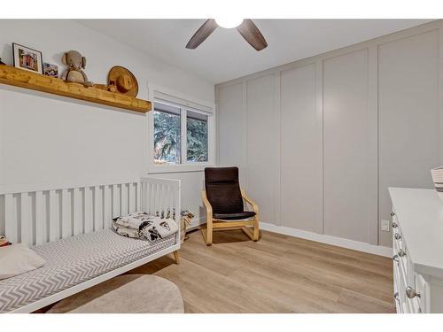 4216 Chippewa Road Nw, Calgary, AB - Indoor Photo Showing Bedroom